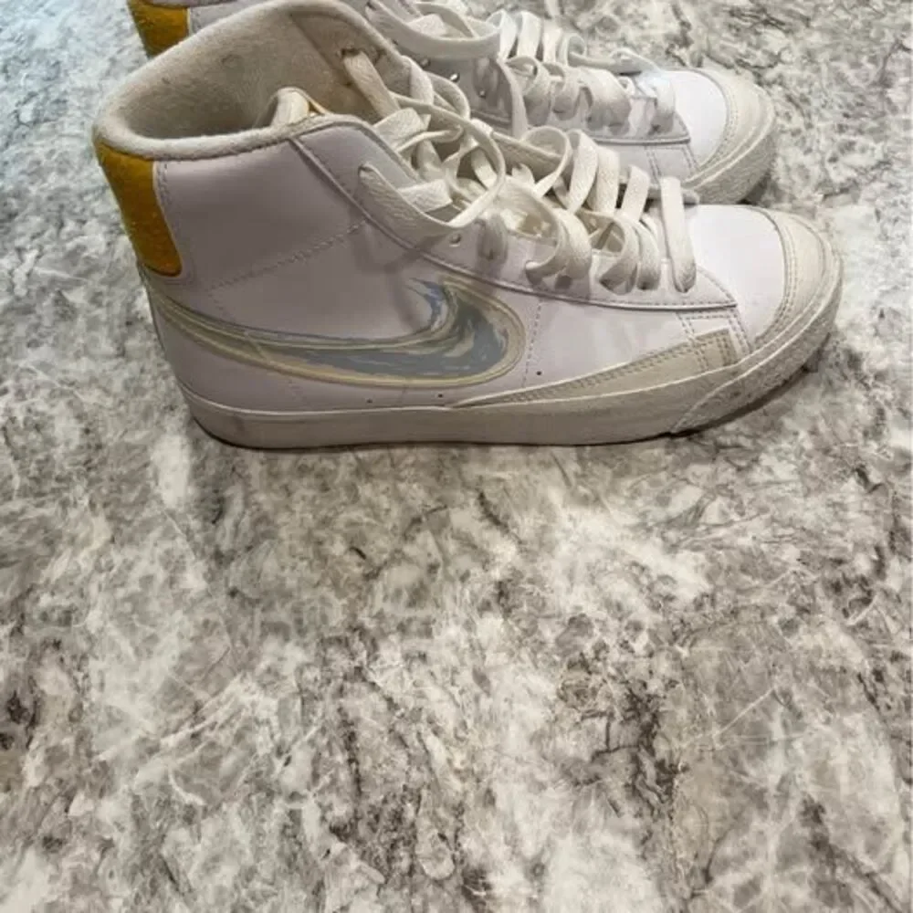 Kids size 5Y Sneakers